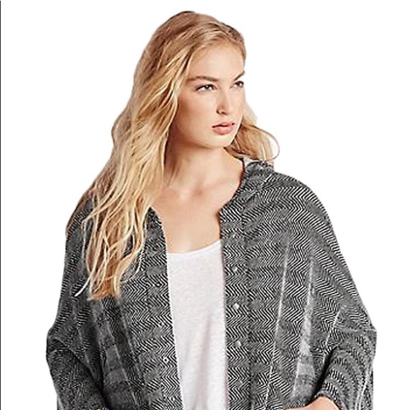 Lucky Brand Textured Active Poncho - Picture 2 of 8